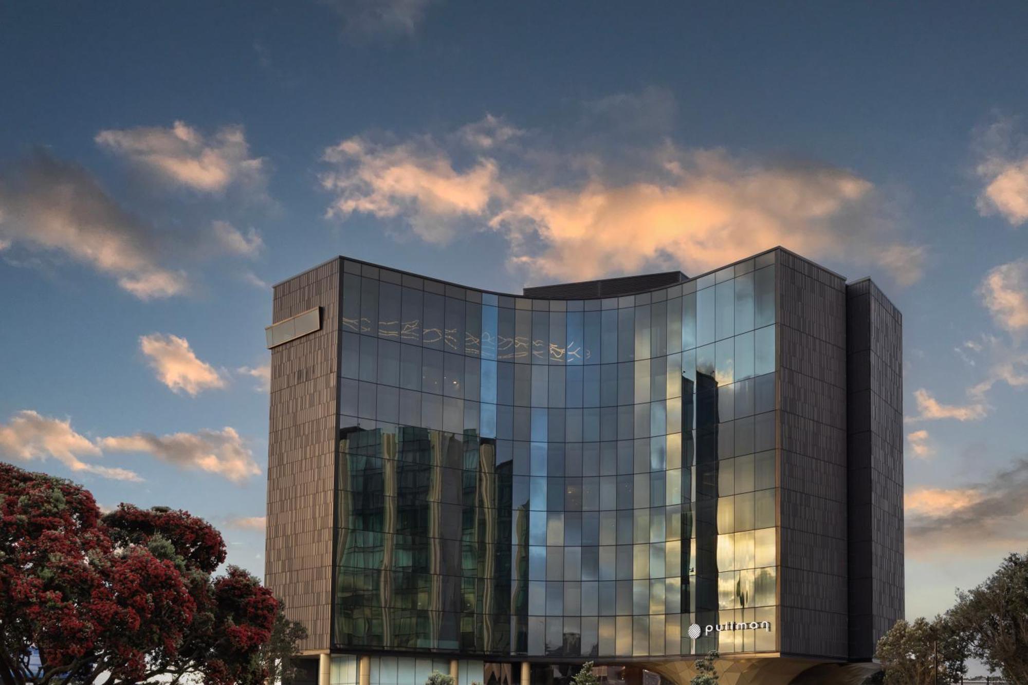 מלון Pullman Auckland Airport מראה חיצוני תמונה The building of the National Museum of the Republic of Kosovo